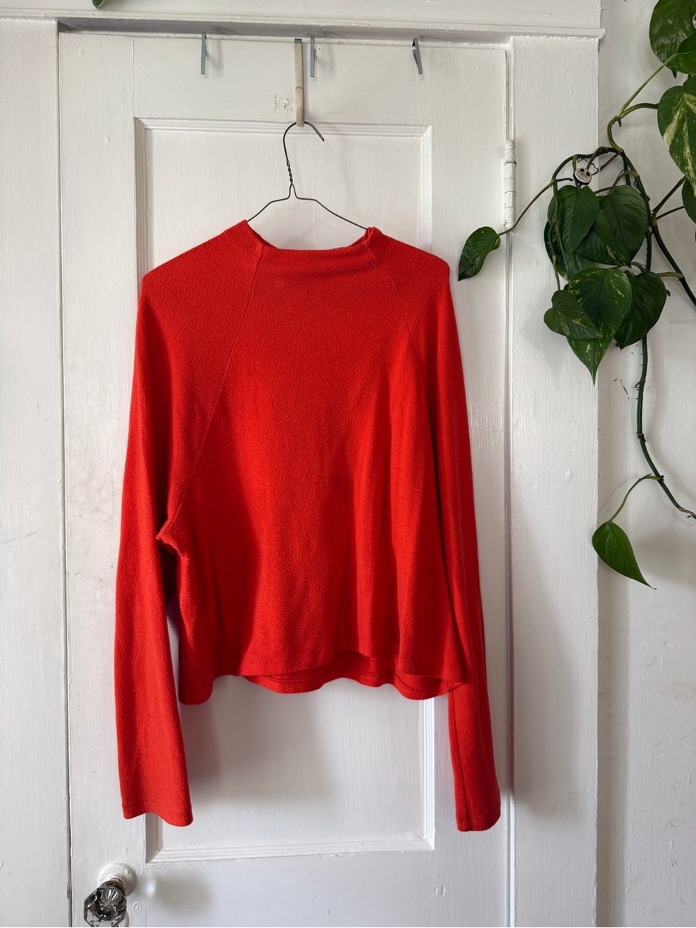 H&M Bright orange red Long-Sleeve Pullover Sweatshirt size M